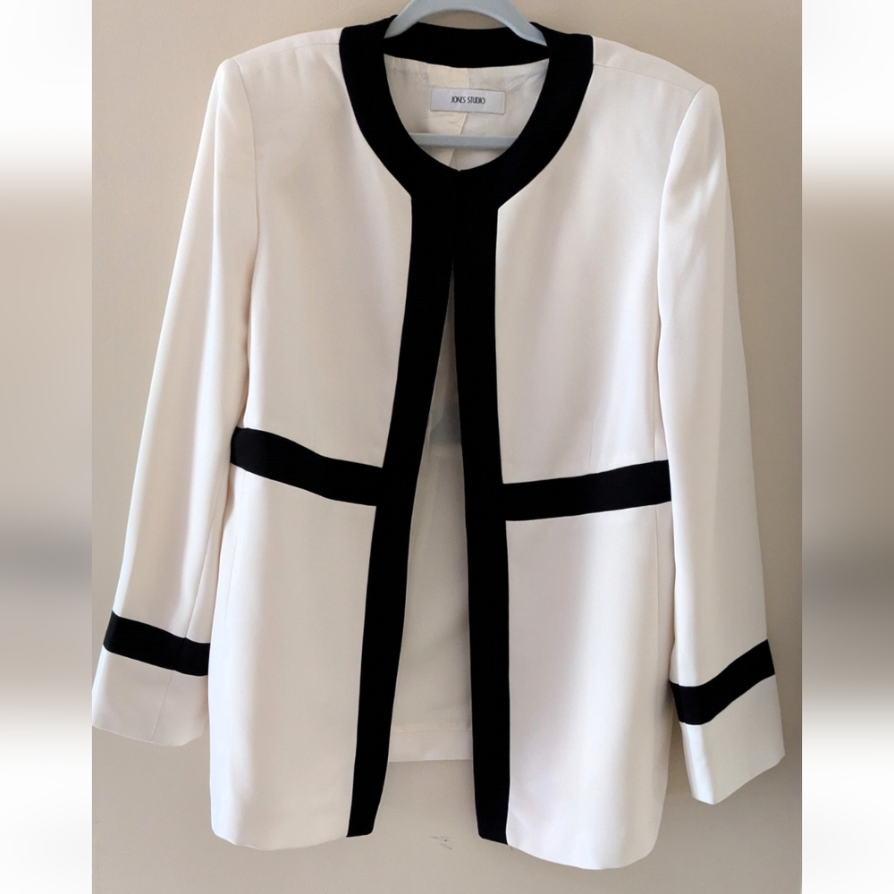 Jones Studio Women's White Blazer with Black Trim ~ SZ 14/XL